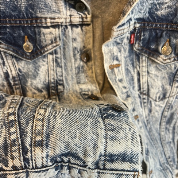 Vintage Levi’s Denim Jacket 1997 - Picture 8 of 8